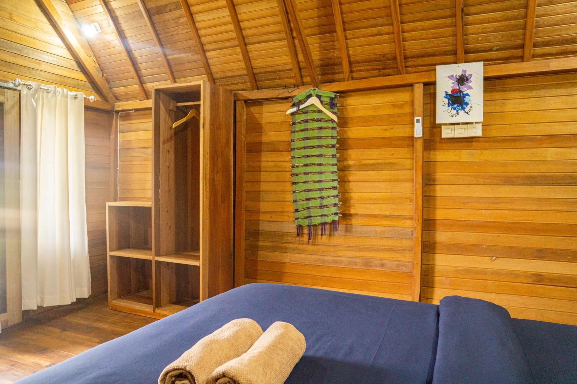 Villa Aranka Tempasan à Sangyang Extérieur photo